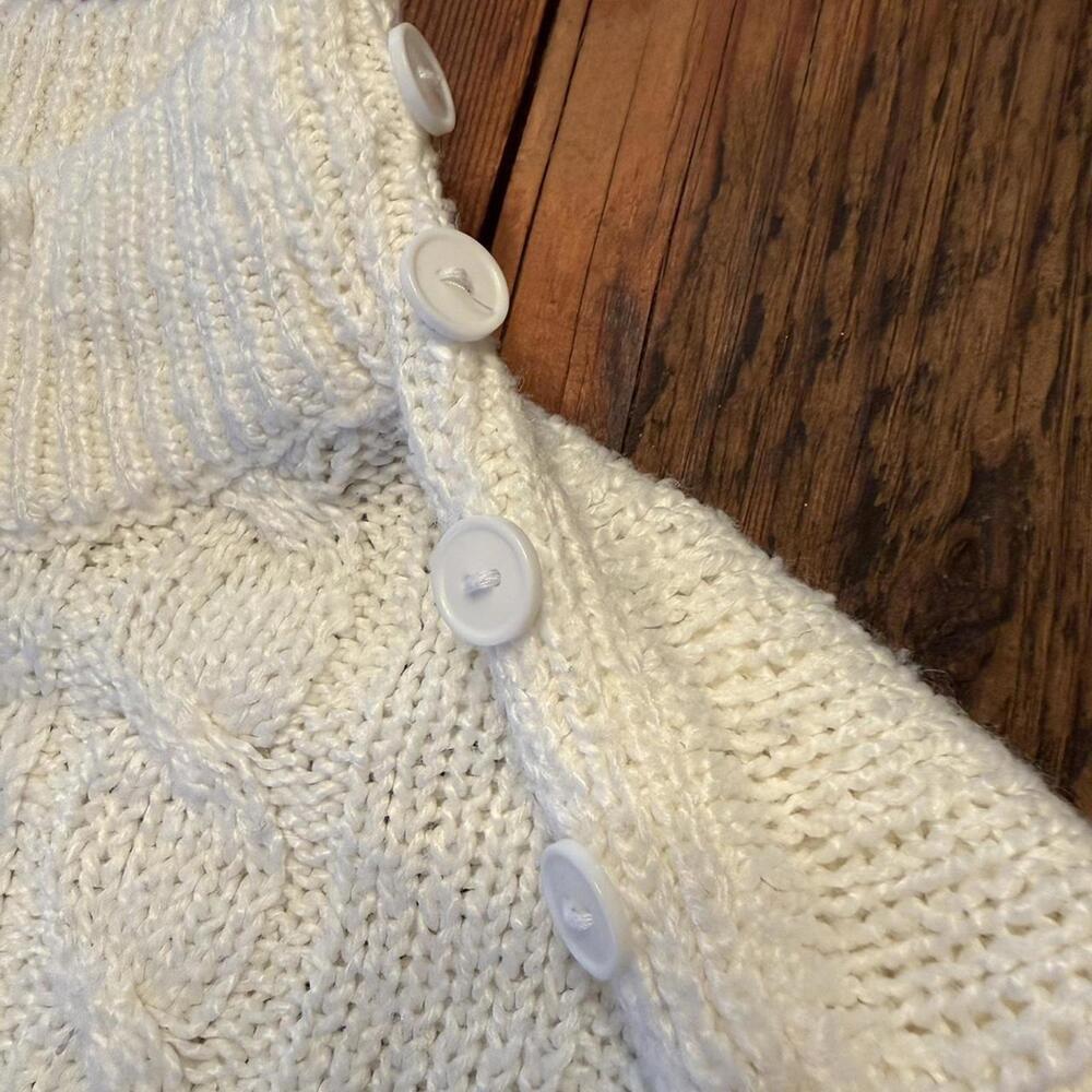 Beautiful vintage Partners by Mervyns 100% acrylic white sweater - Picture 3 of 8